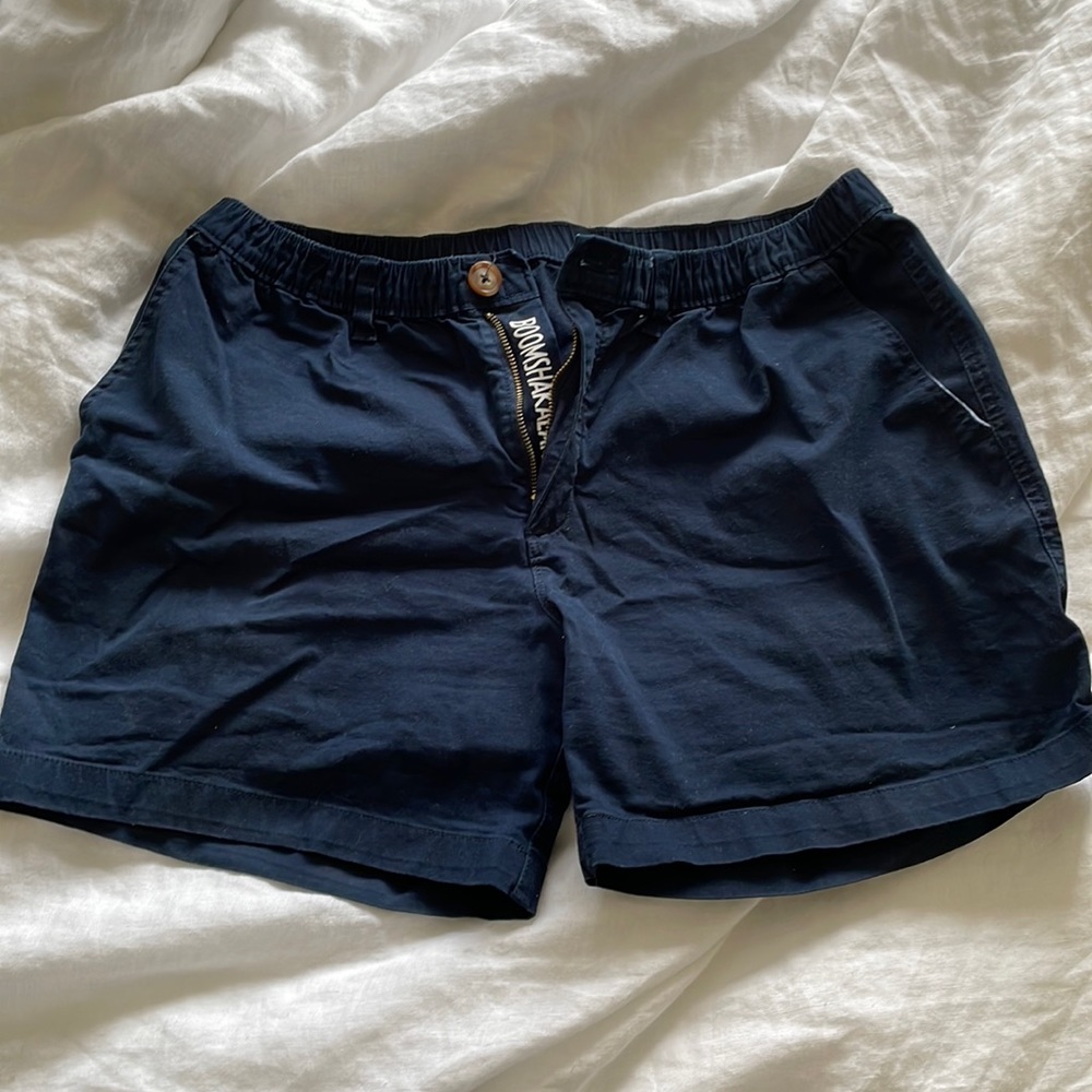 Chubbies 5.5” inseam shorts in Navy (L)
